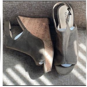 Guess  Wedge Sandels